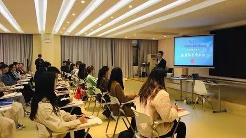成都职业培训教师编考试：专业选择与备考攻略